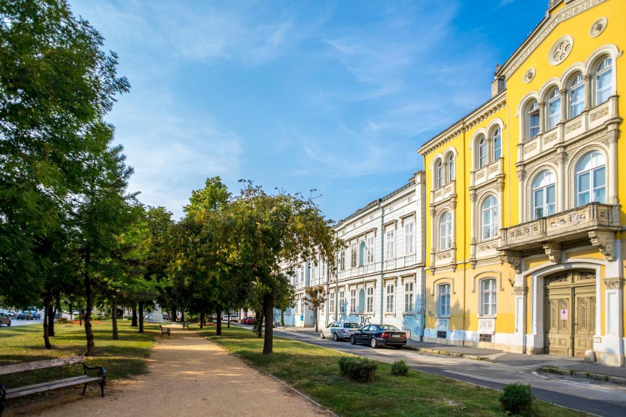 Ybl Apartment City Center Székesfehérvár 外观 照片